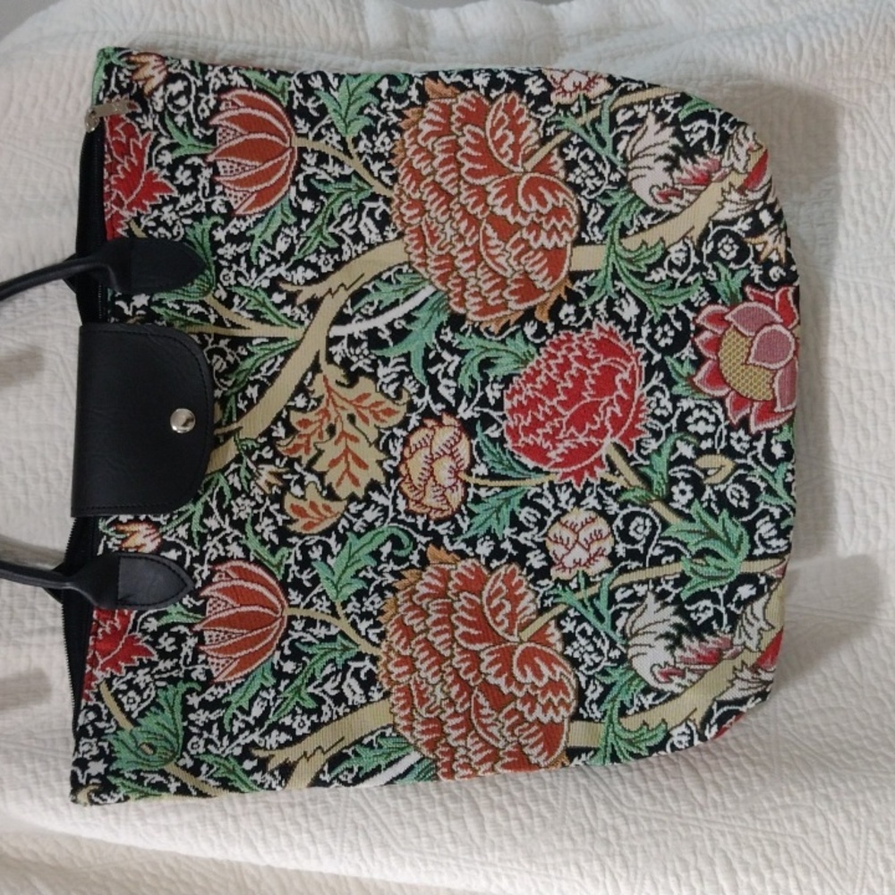 Vintage Tapestry 2way style bag green,red,orange,tan,& white. 14 in lng w handle
